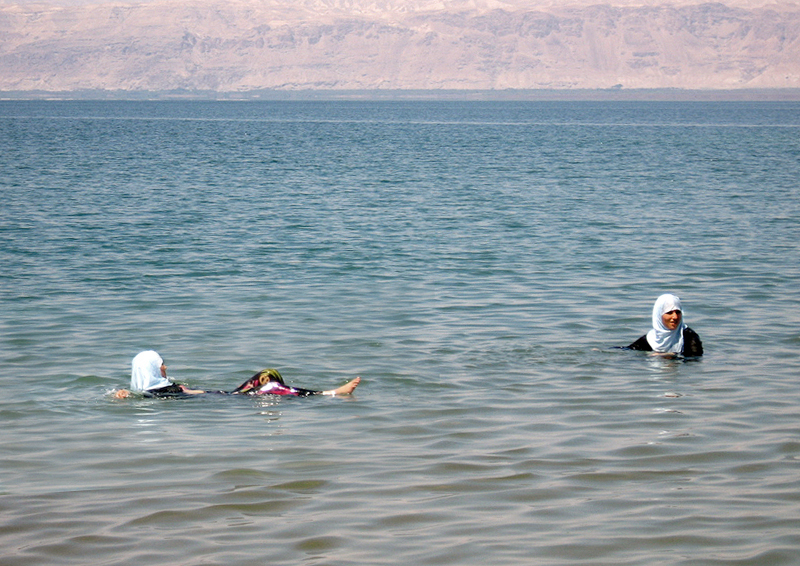 Купальщицы Мертвого моря