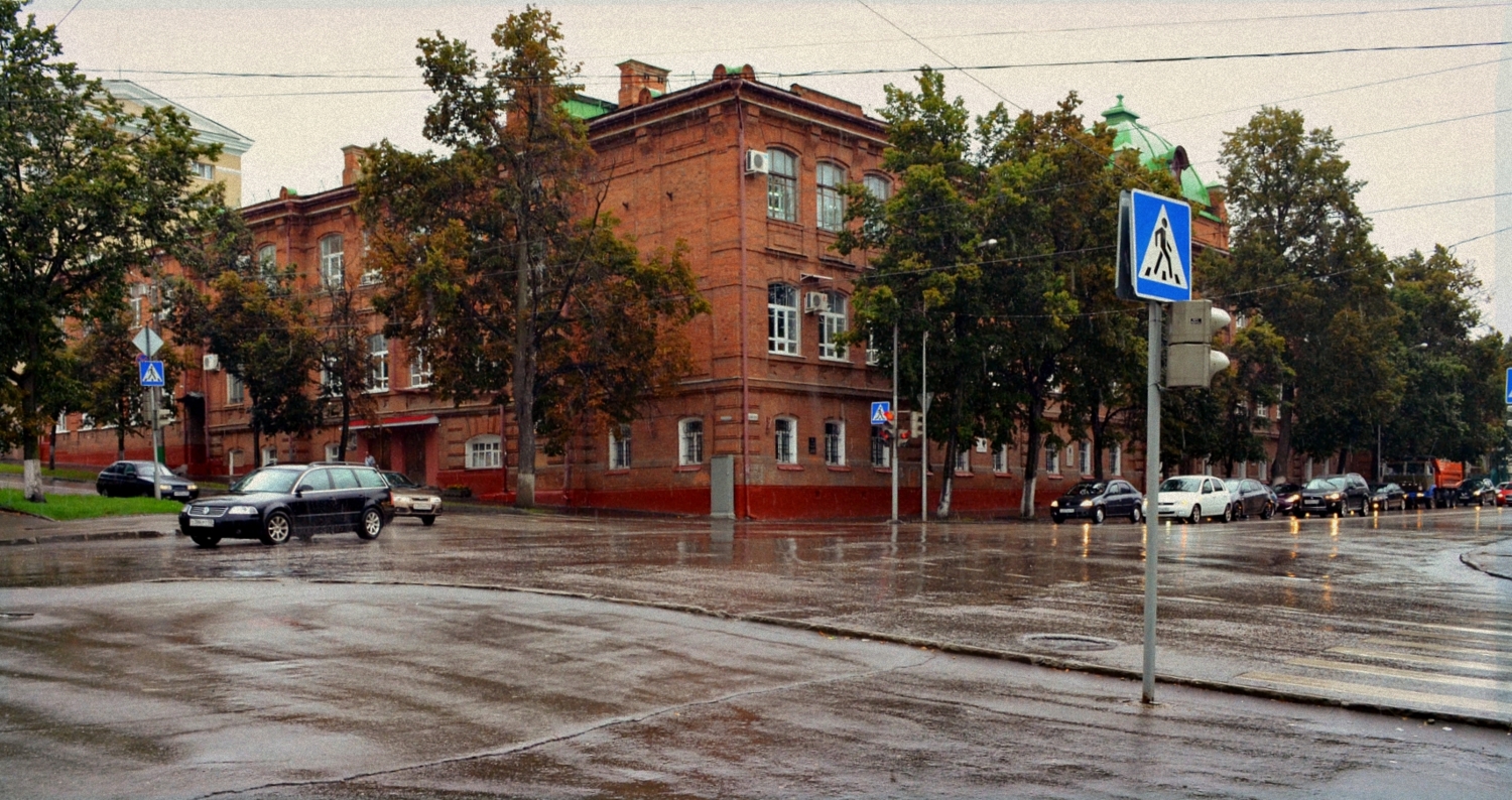 Перекрёсток в дождливую погоду.