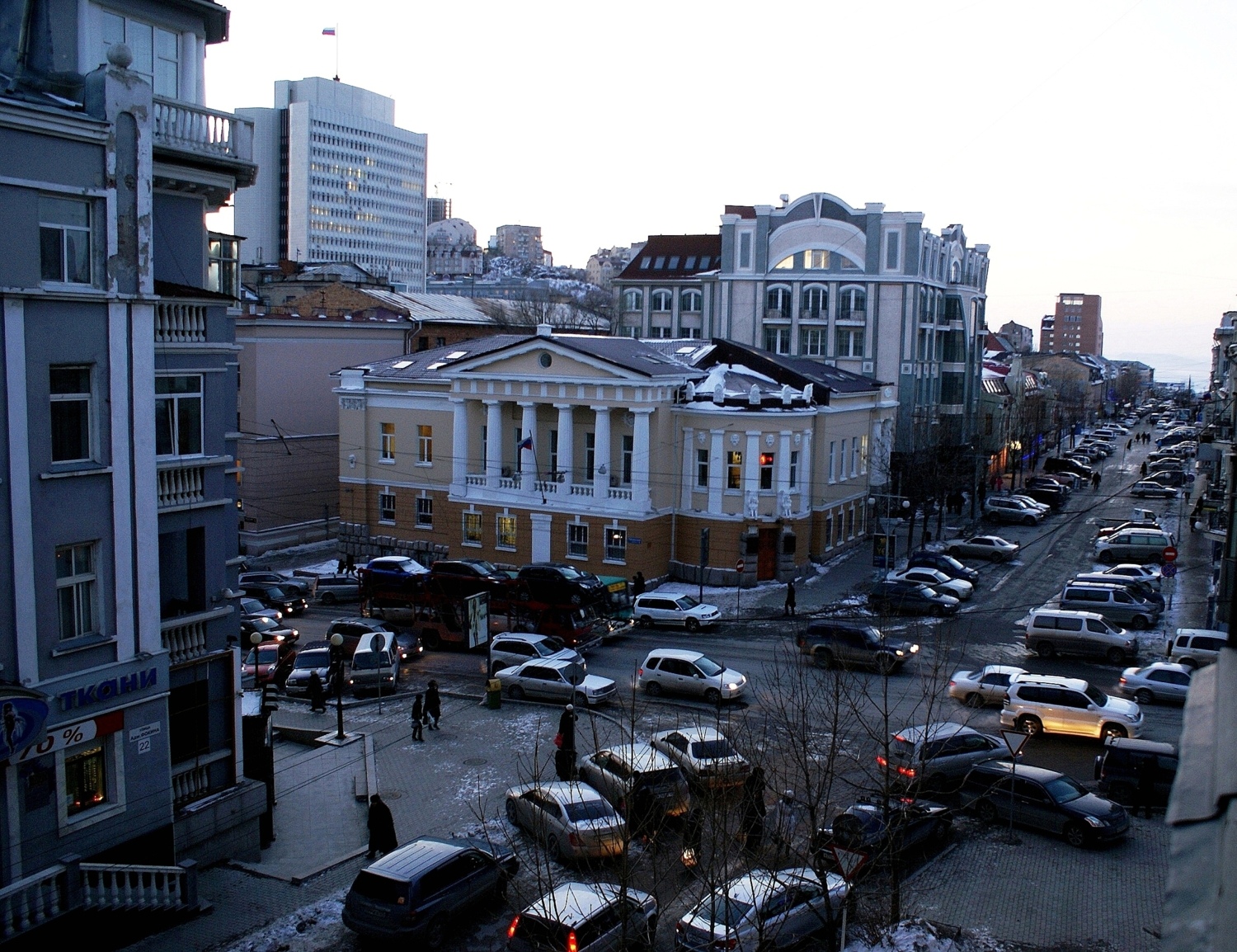 Перекресток вечером.