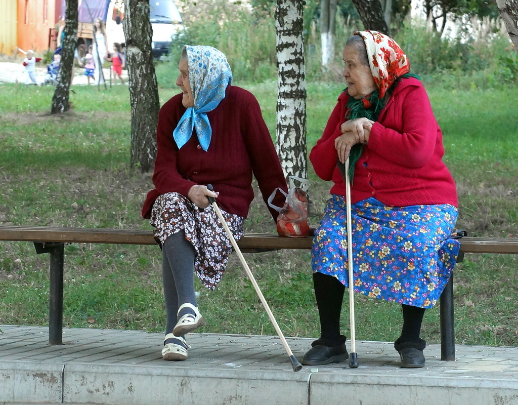 Бабушки, старушки.