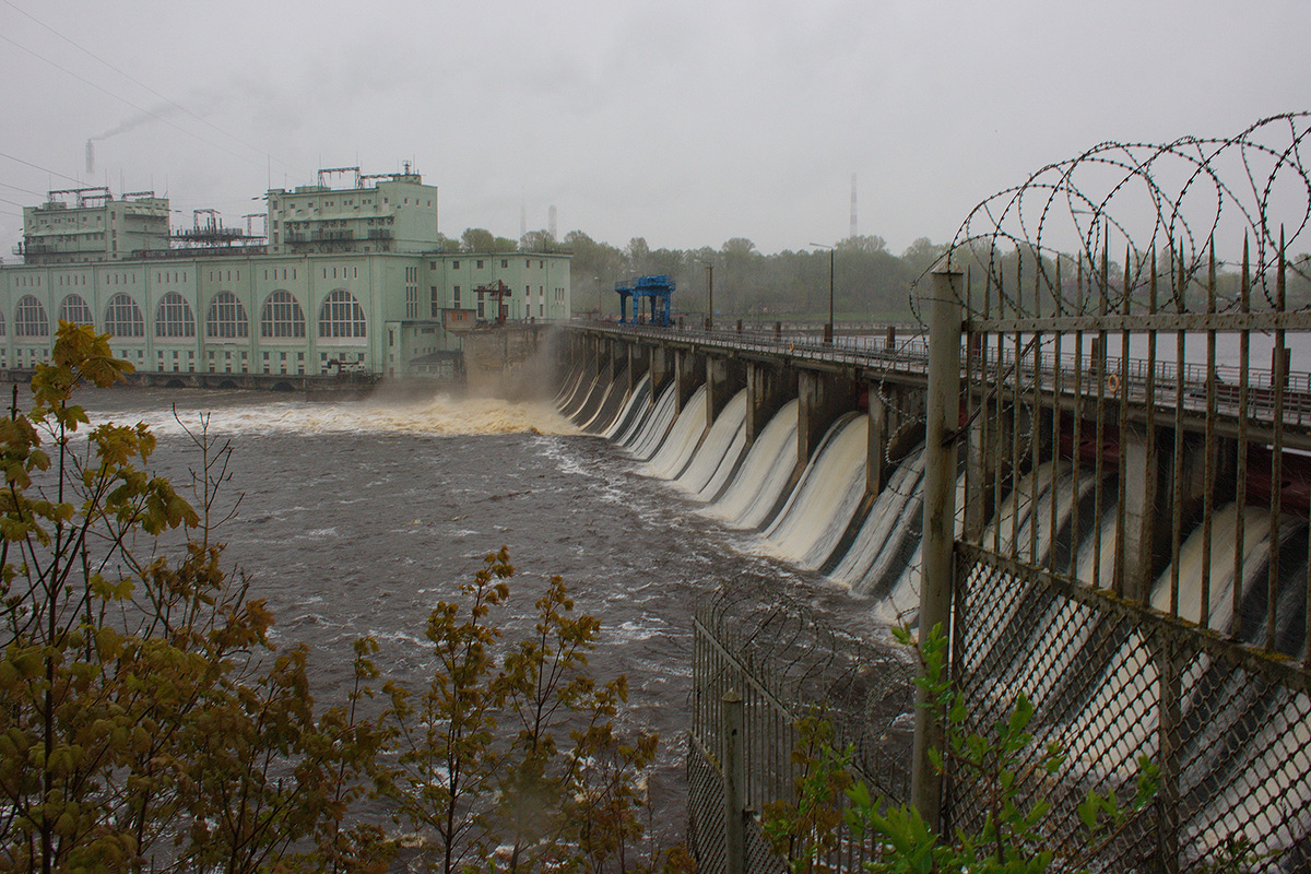 Волховская ГЭС зимой.
