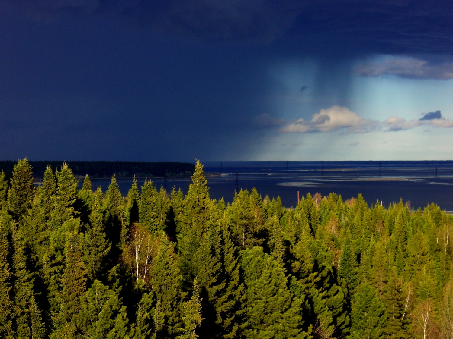 Весенняя гроза приближается