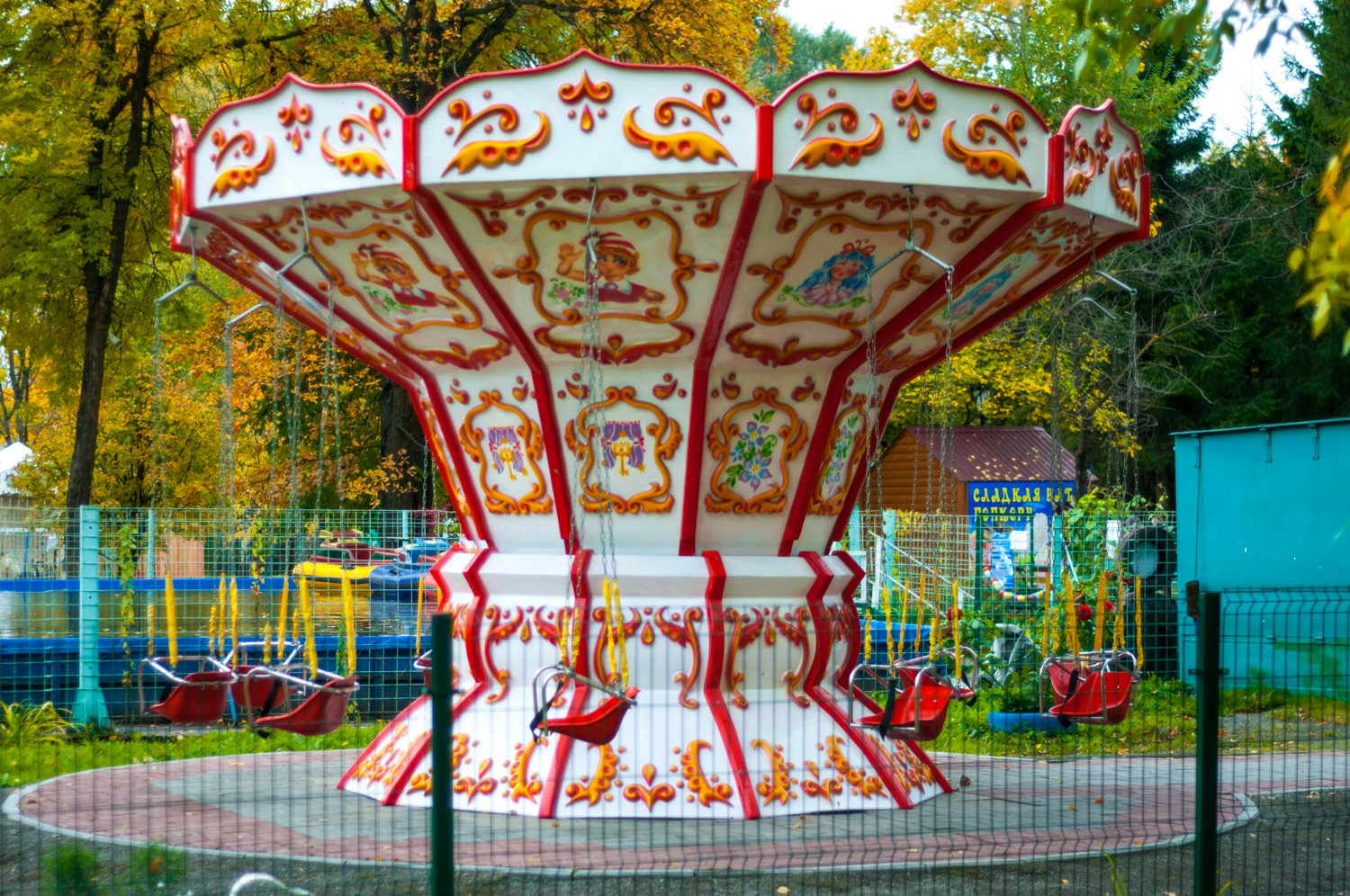 Нарядная карусель
