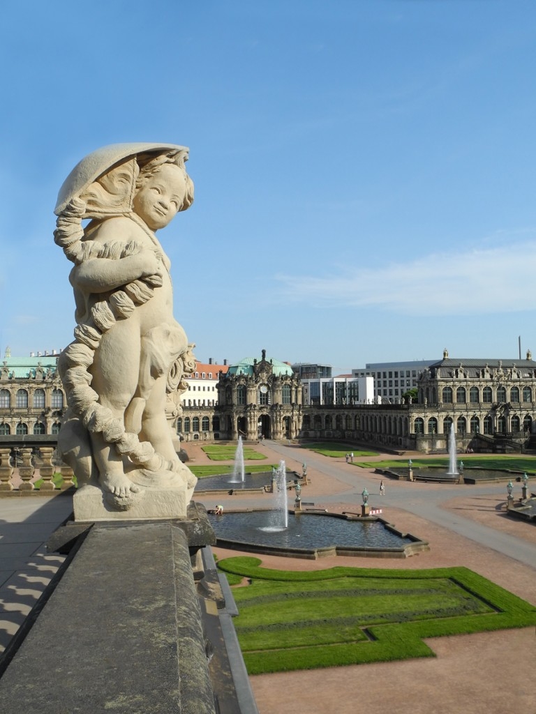 Дрезденская площадь Цвингер