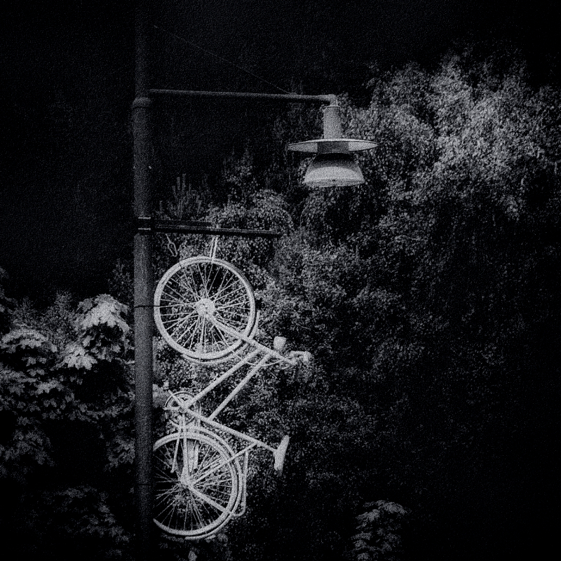 Ночь, улица, фонарь, велосипед….