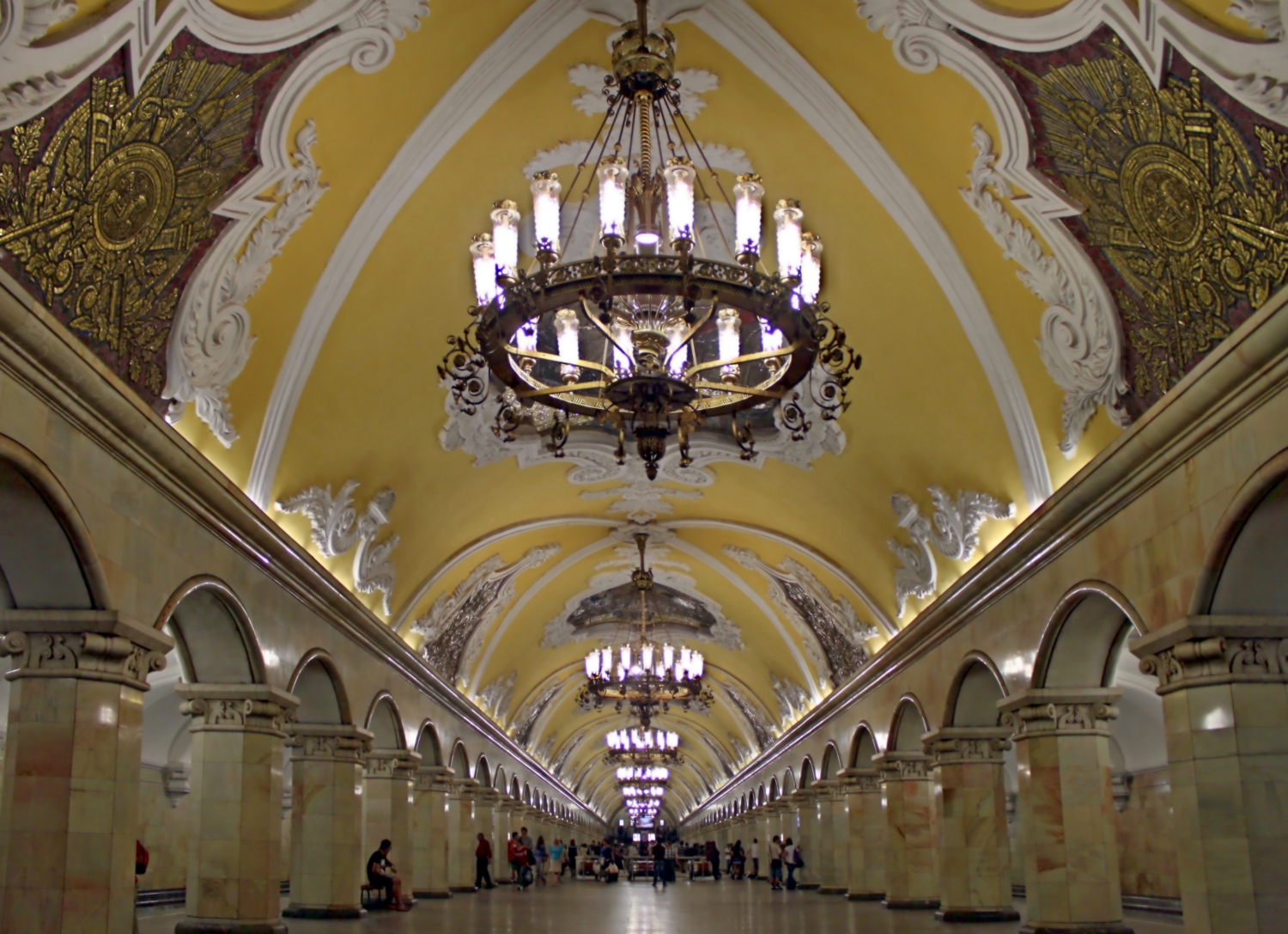 Метродворец.