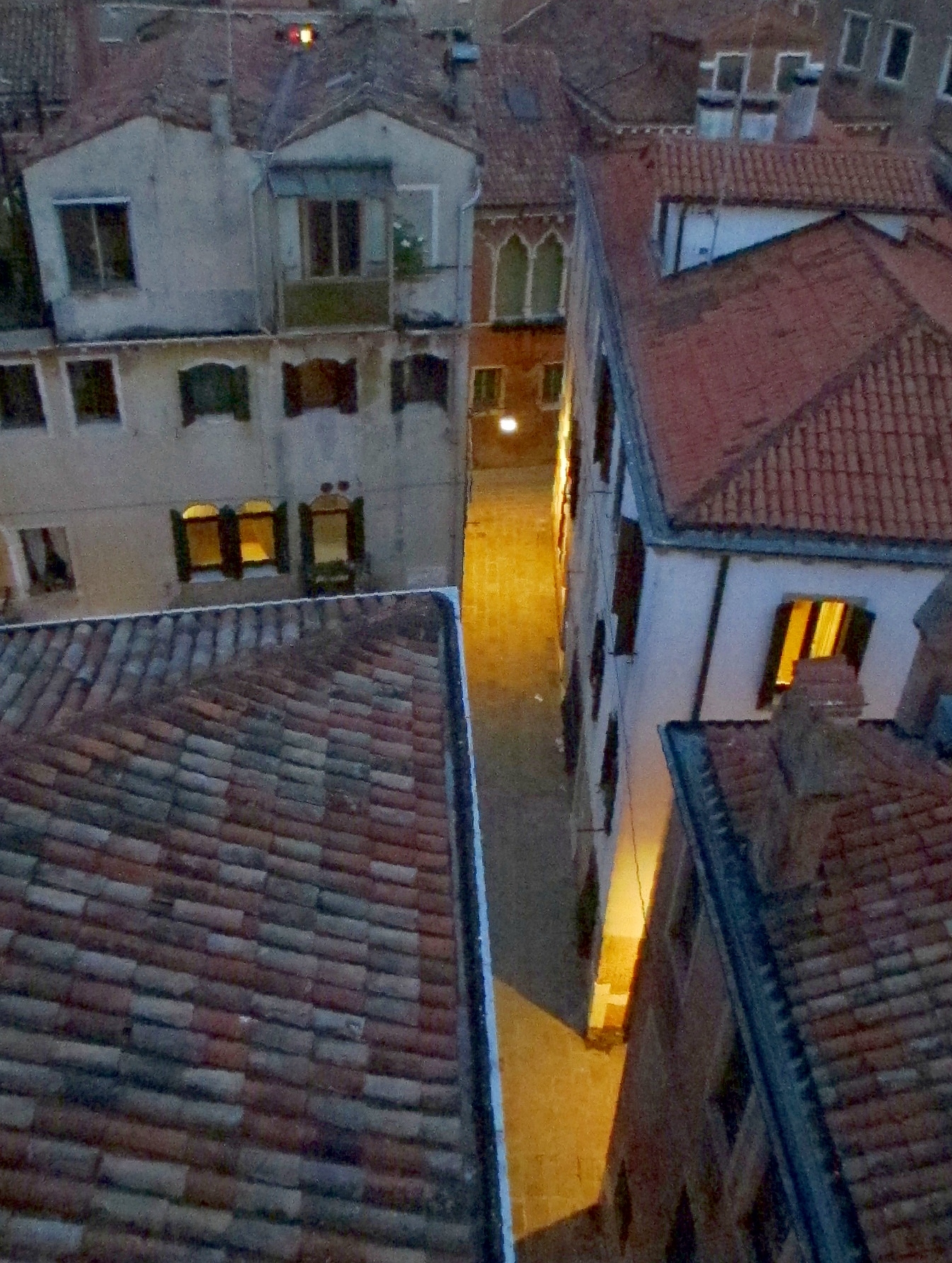 Ночные крыши в переулках