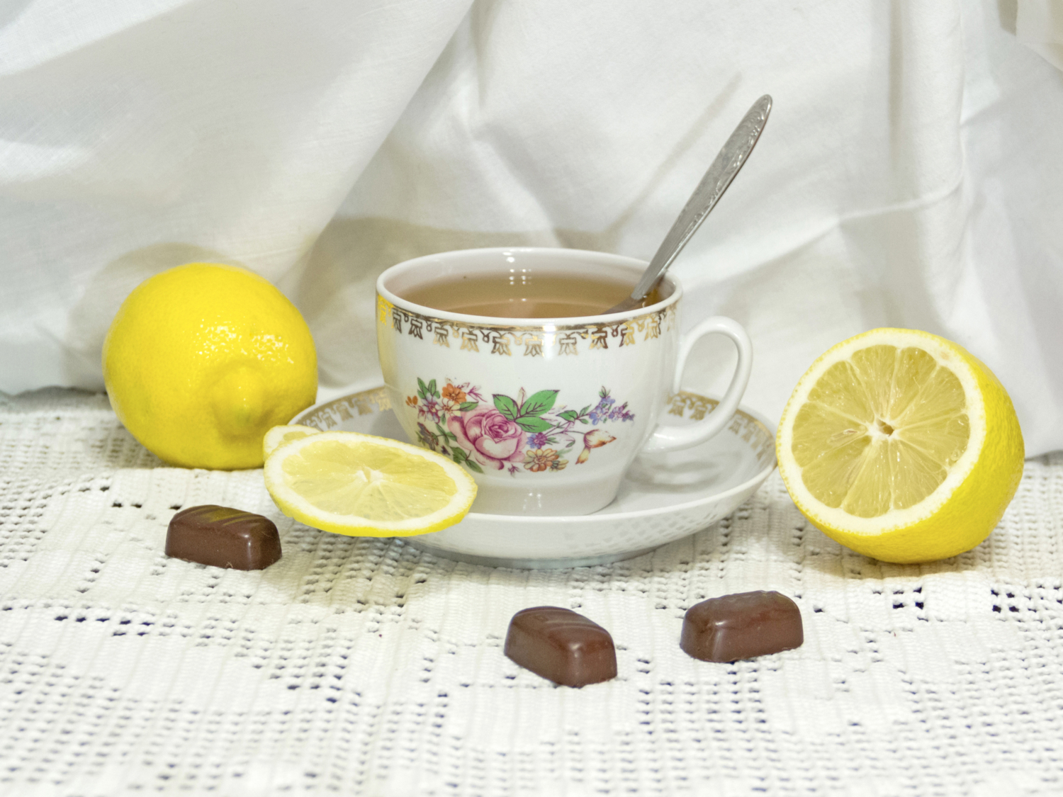 Чай с лимоном.