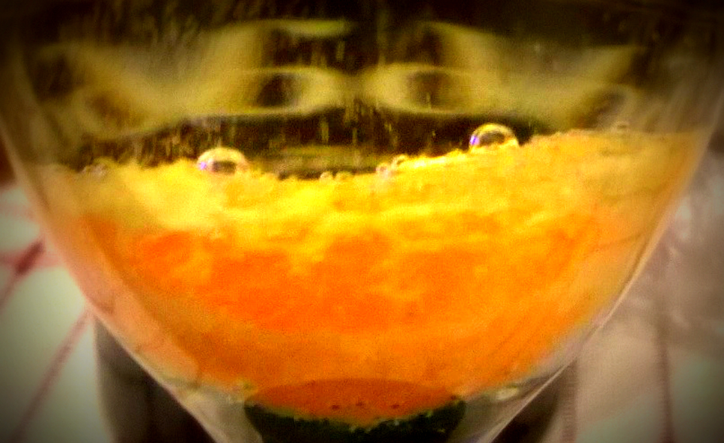 5 утра... Он на меня смотрит!