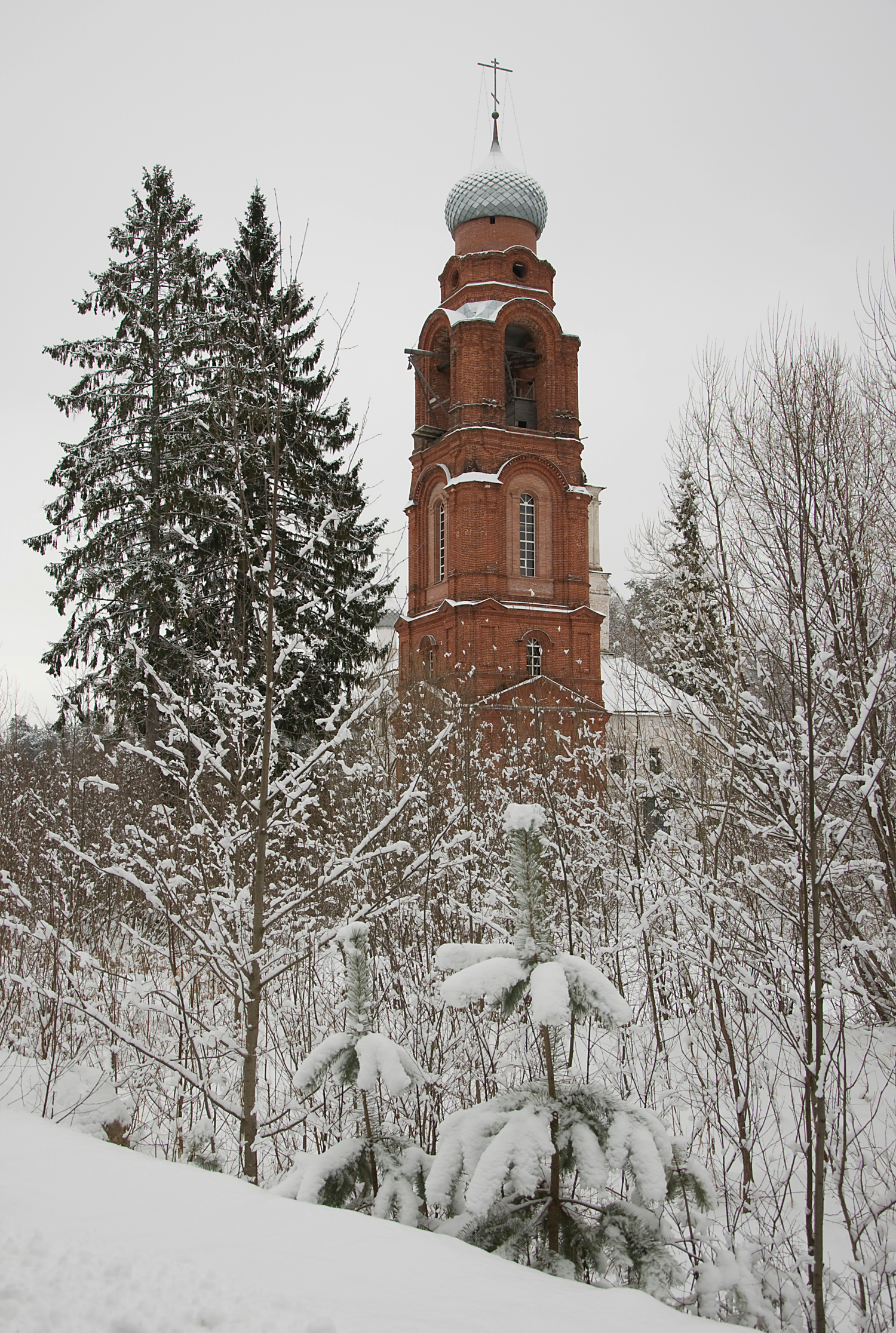 Зимний пейзаж с колокольней