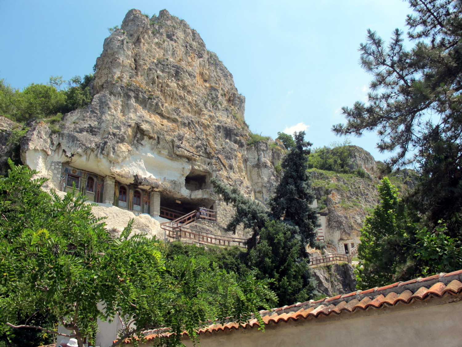 скальный монастырь