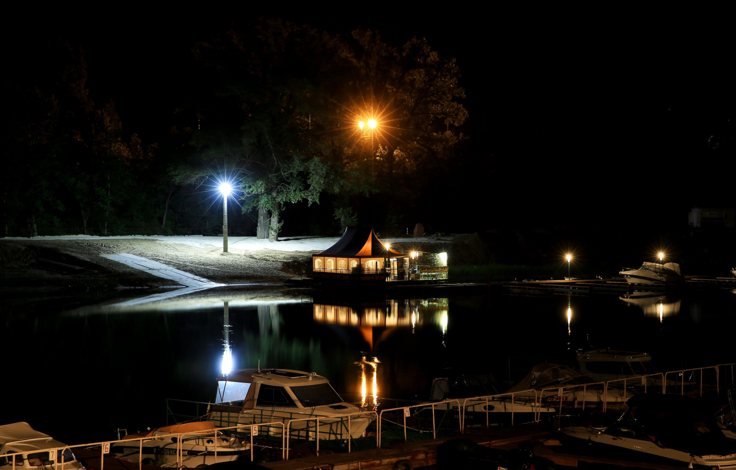 Ночная гавань