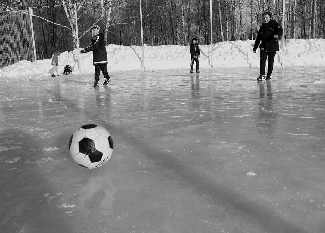 Забава.футбол на льду. 
