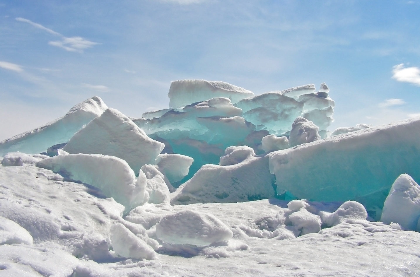 Бирюза байкальских льдов
