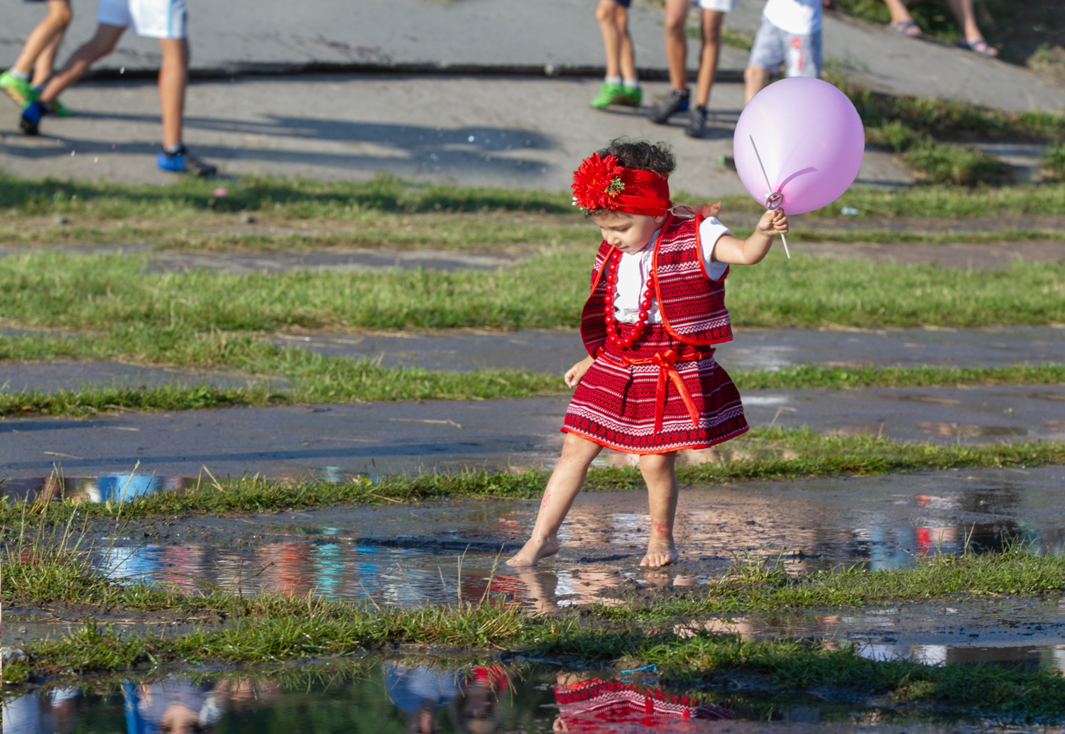 А мокрая вода какая? )