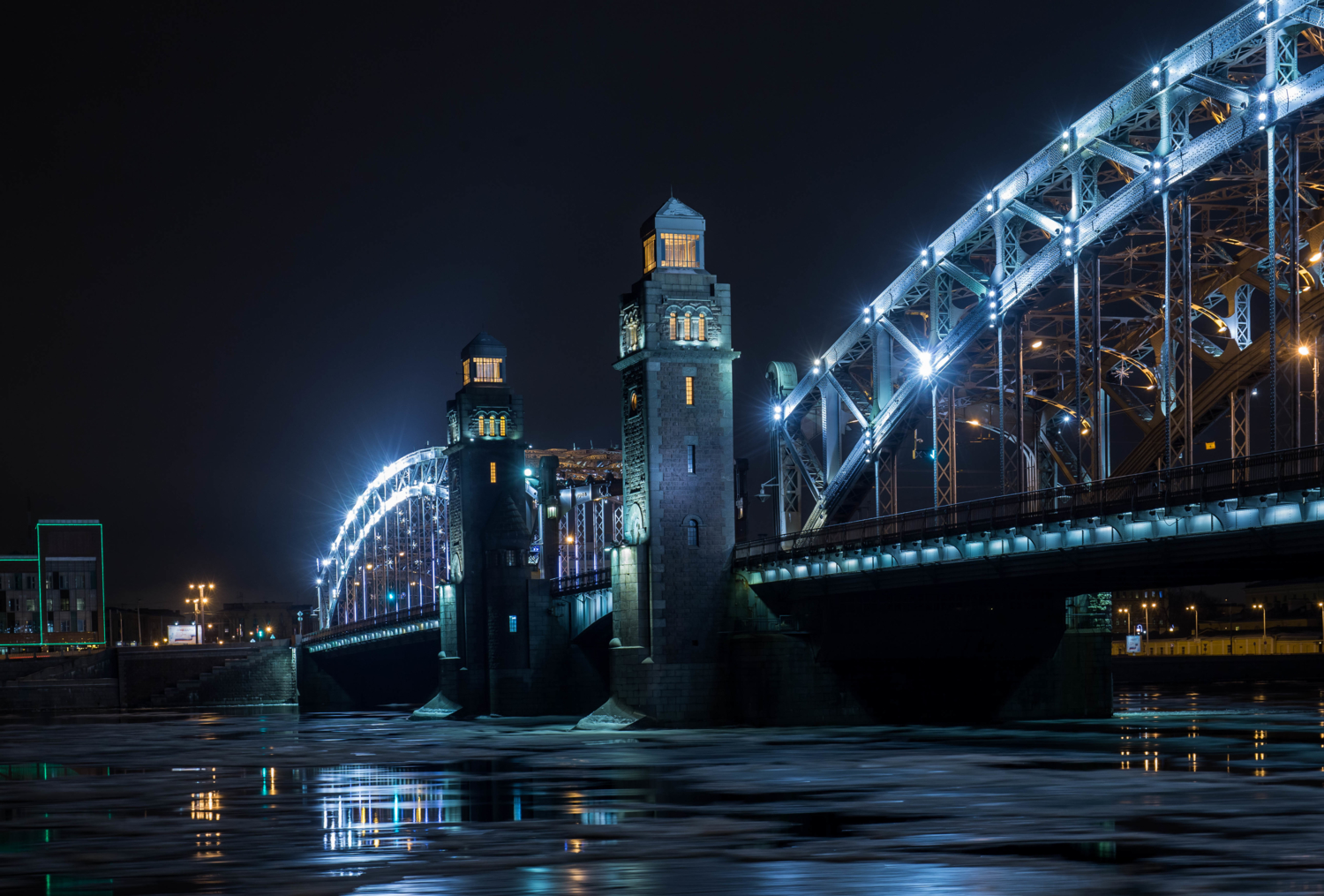 Большеохтинский мост Петра Великого в Санкт-Петербурге