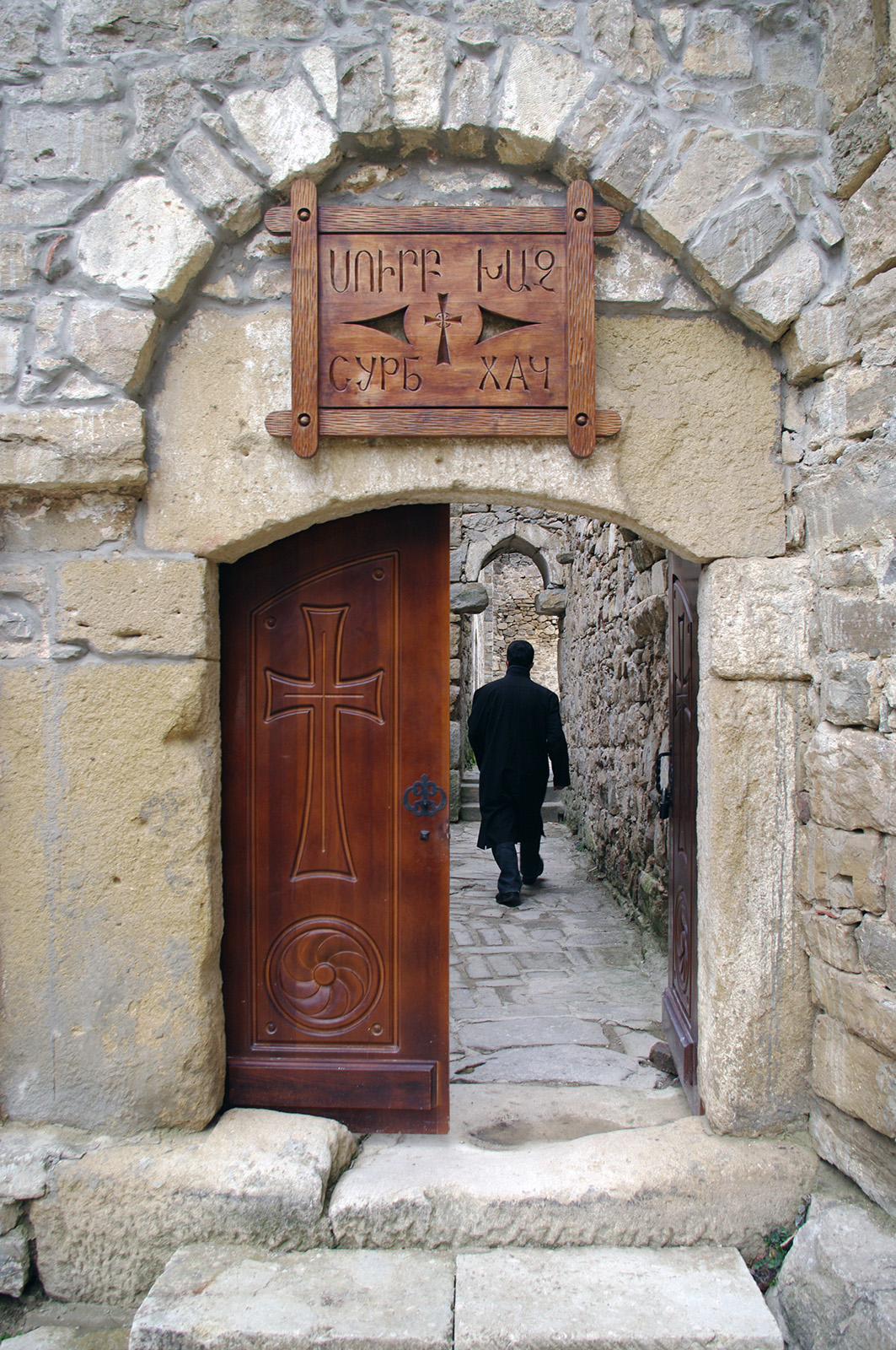 Вход в армянский монастырь