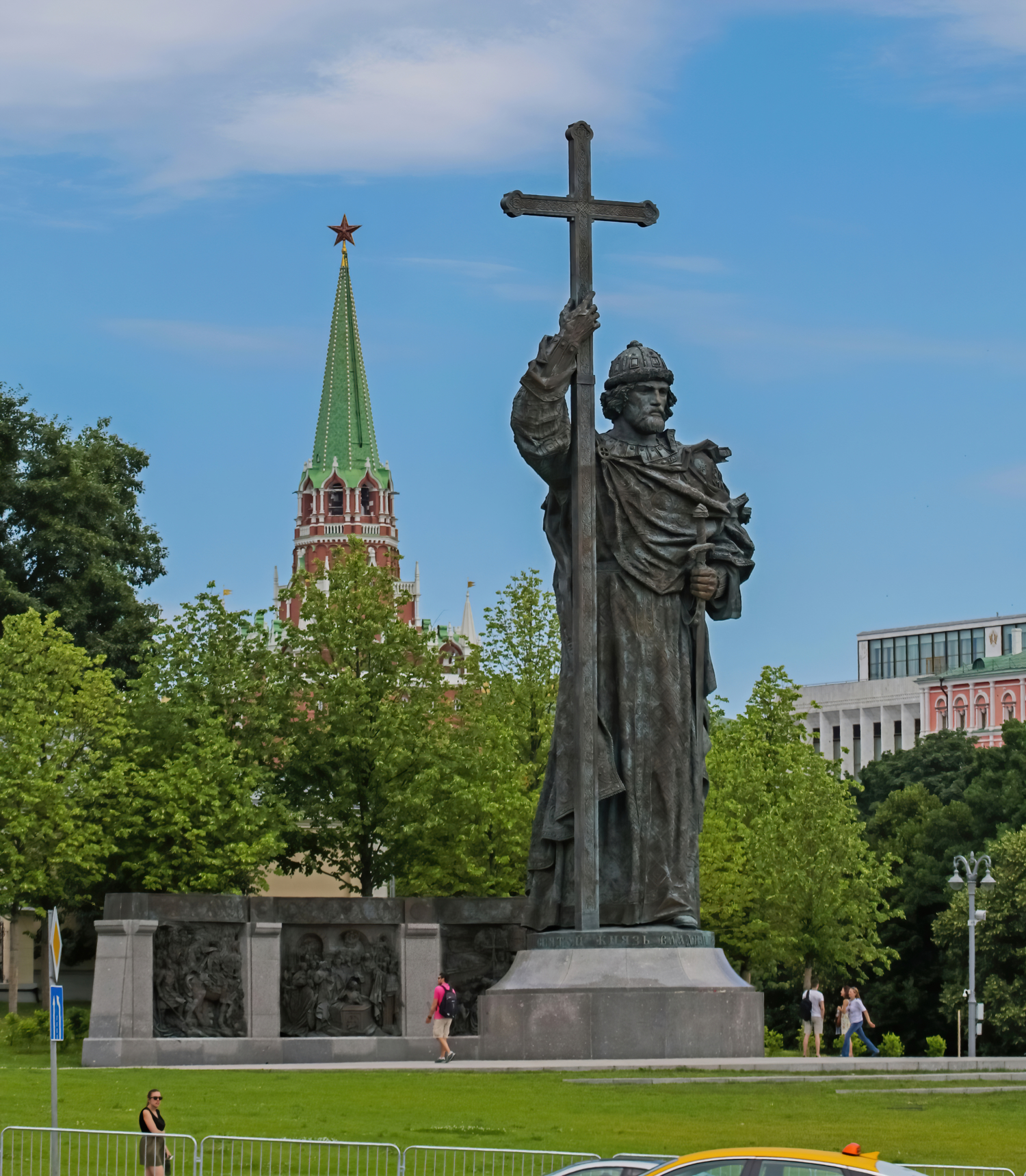 Памятник святому равноапостольному князю Владимиру