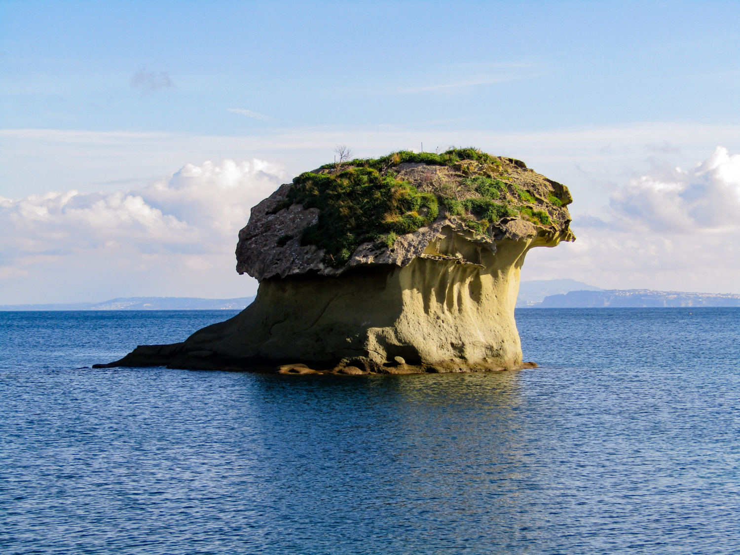 Фунгус - островок вулканического происхождения