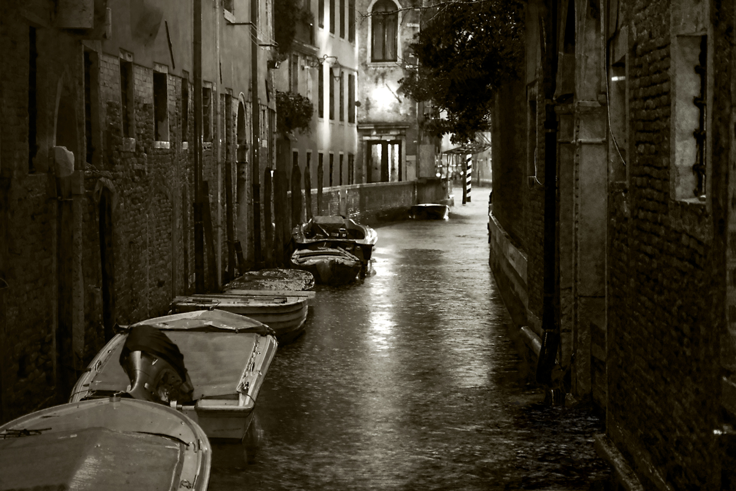 Дождливая зимняя ночь в Венеции