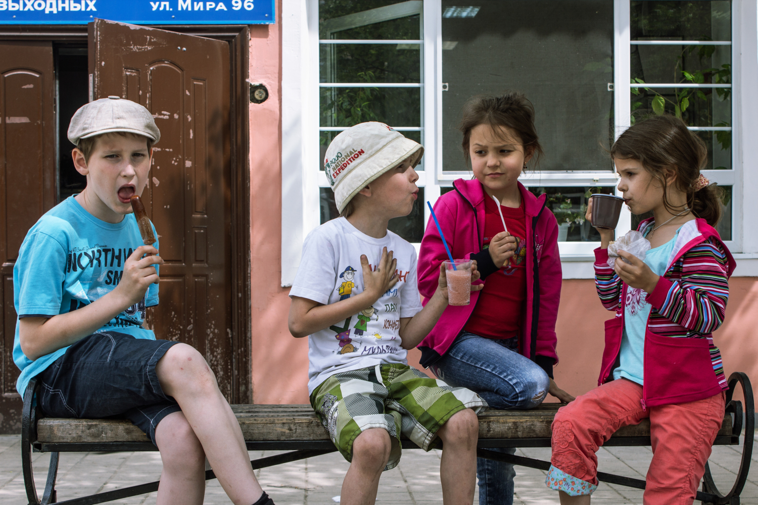 Первый парень на деревне. Все внимание ему...