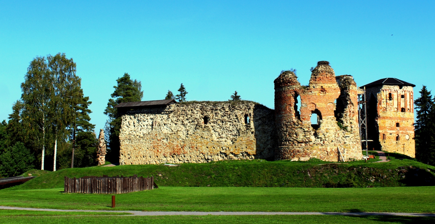 Развалины старой крепости.