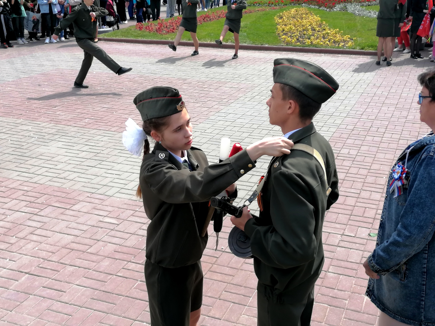 Я ТОЛЬКО ПОПРАВЛЮ ВОРОТНИЧОК