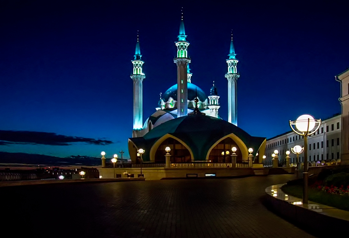 Фонари у Казанской мечети