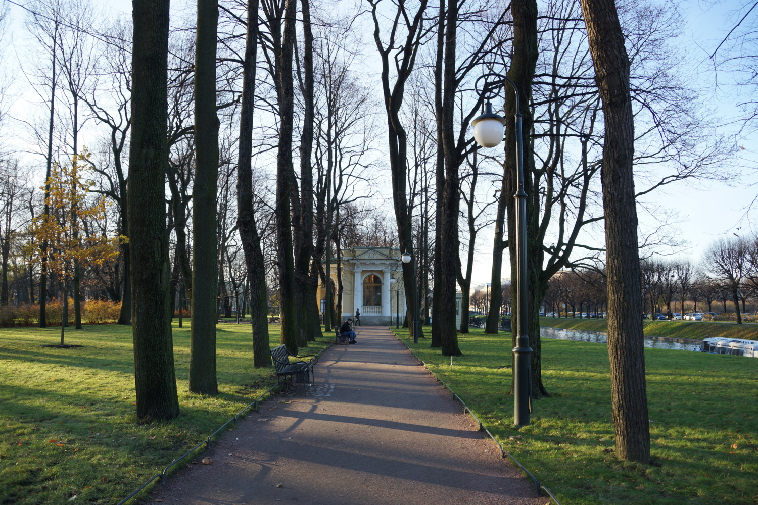 В осеннем парке.