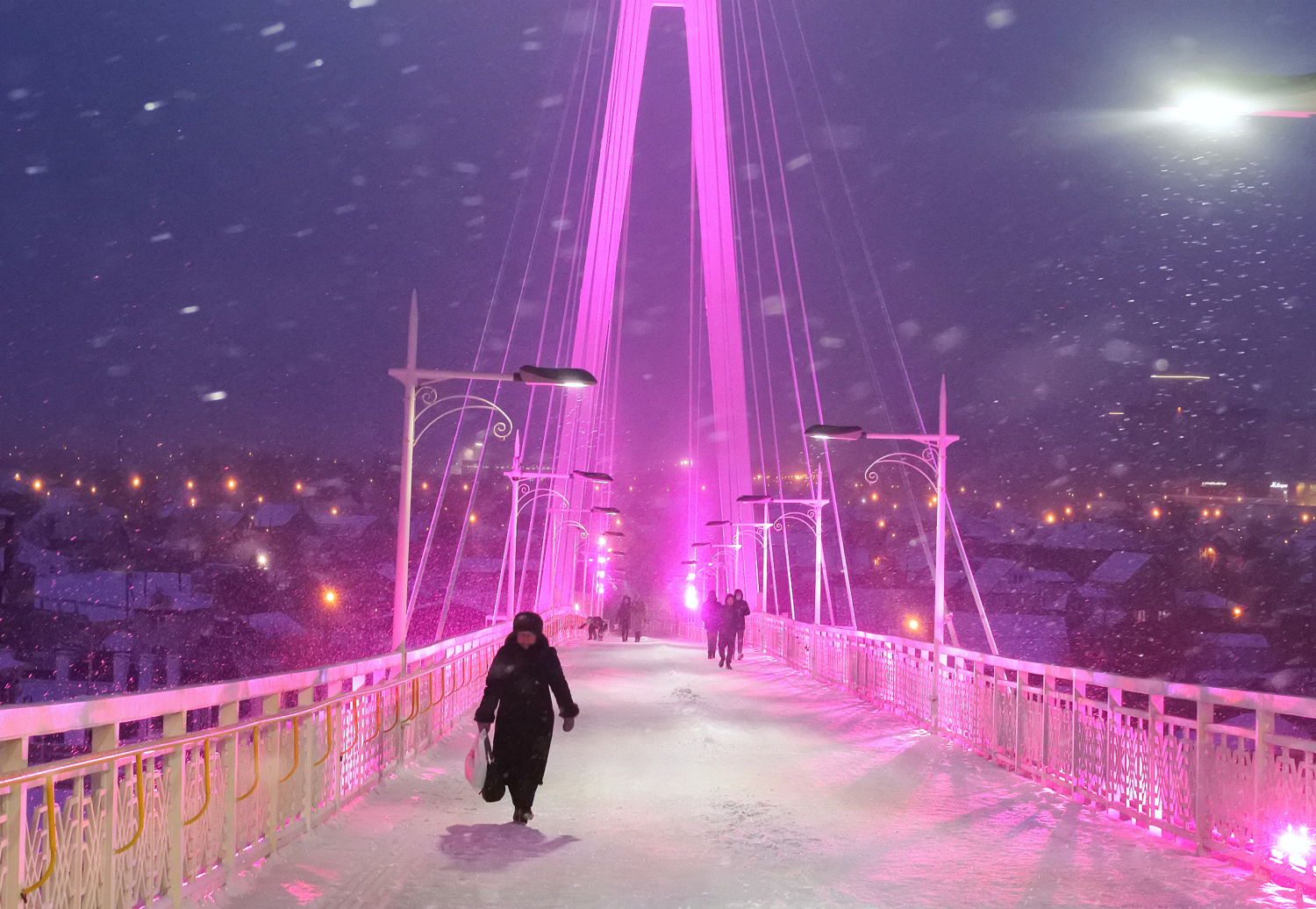Розовый мост.