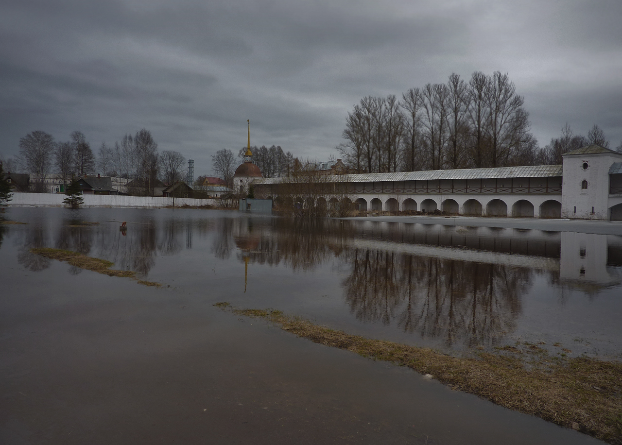 Большая вода в монастыре