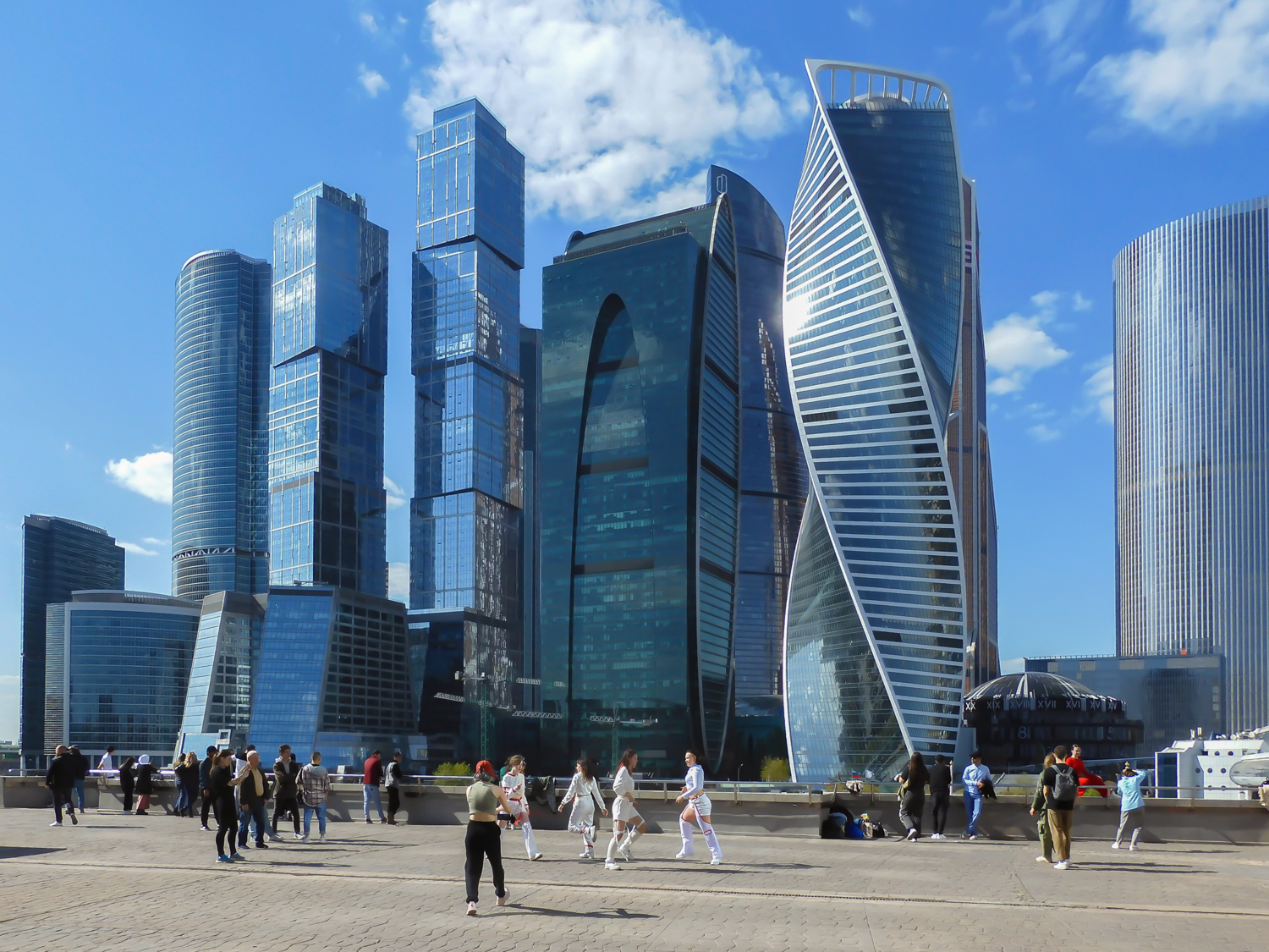 Небоскребы, небоскребы, а я маленький такой...