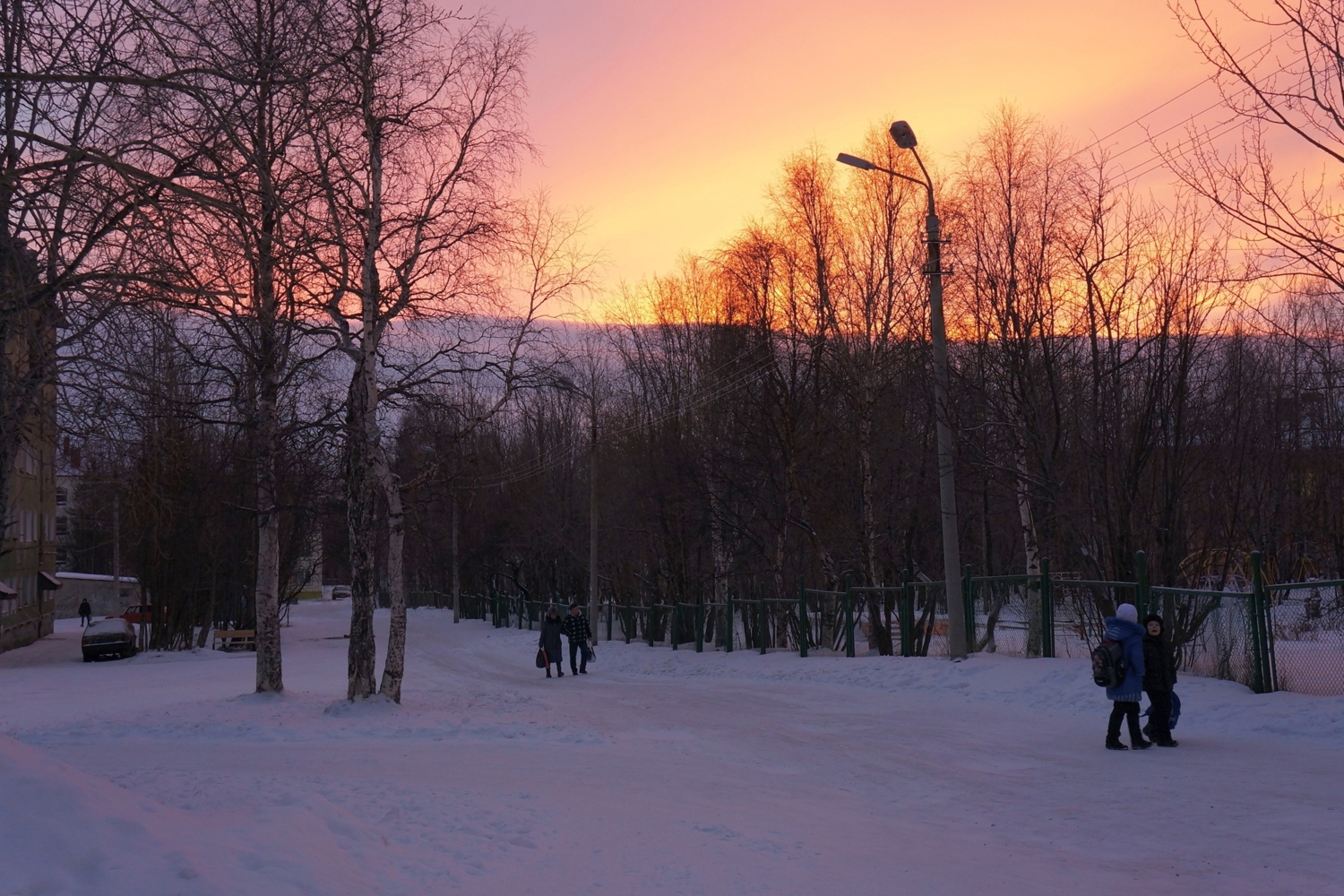 Уж Солнце село за горой, пора домой