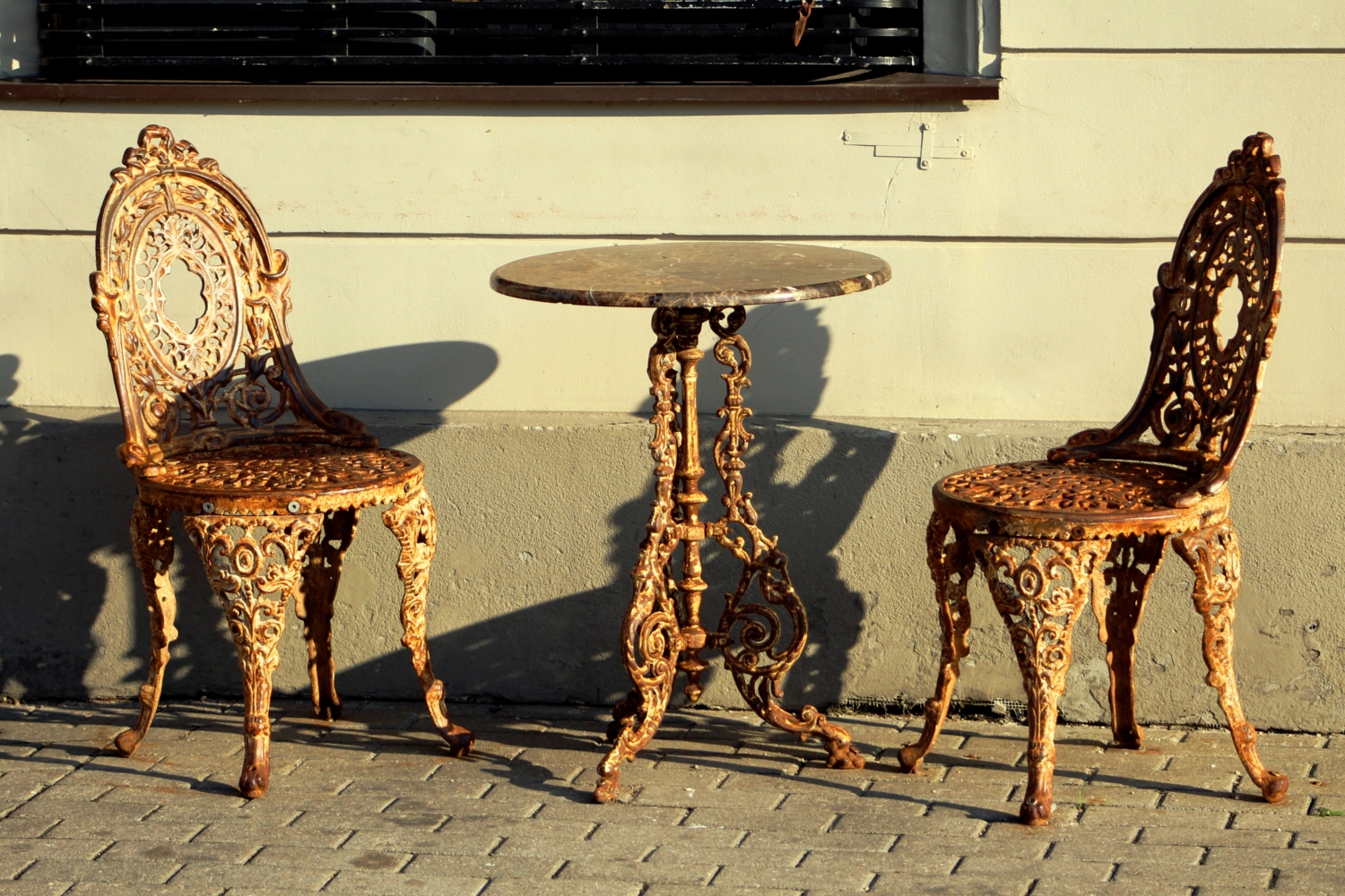 Мебель уличного кафе.