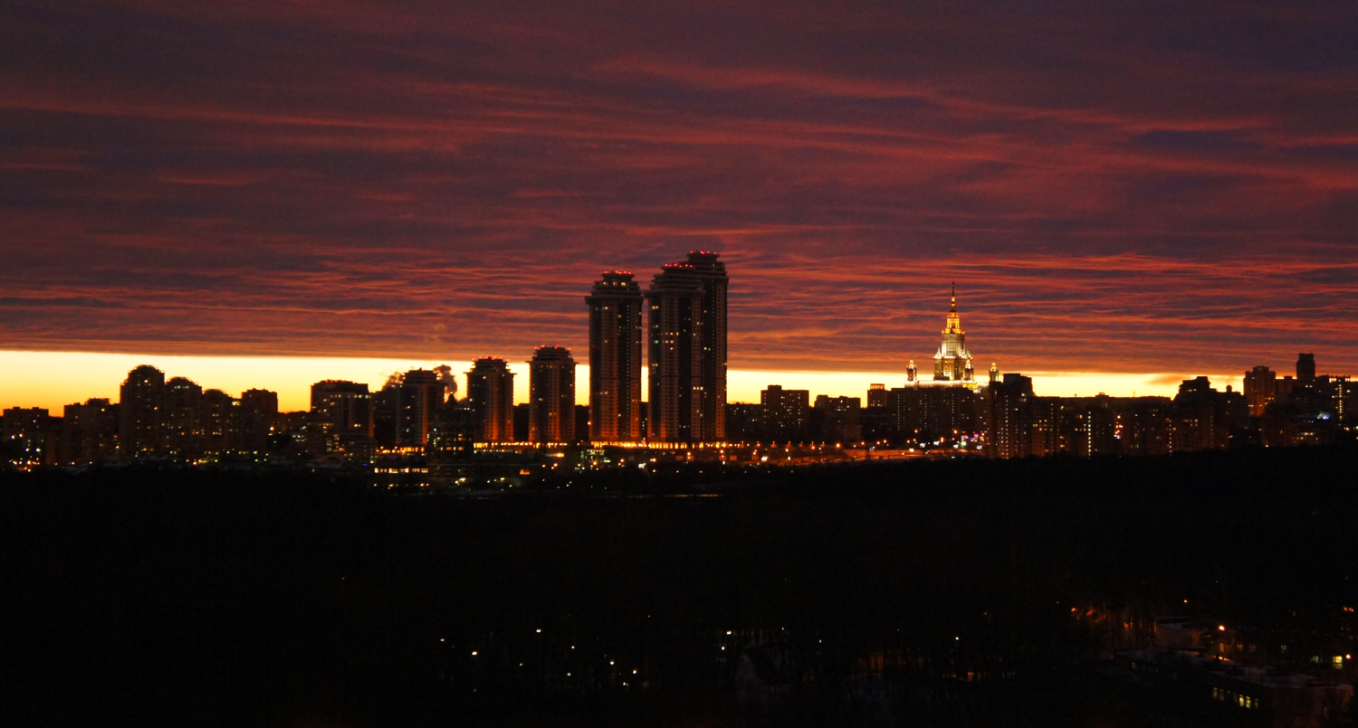 Рассвет в большом городе