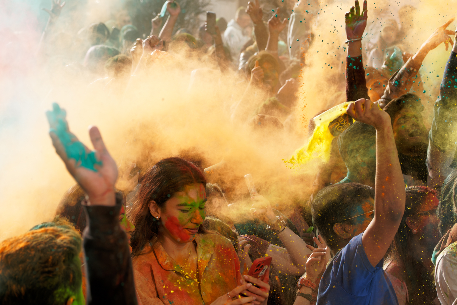 Островок спокойствия в море Холи-вакханалии