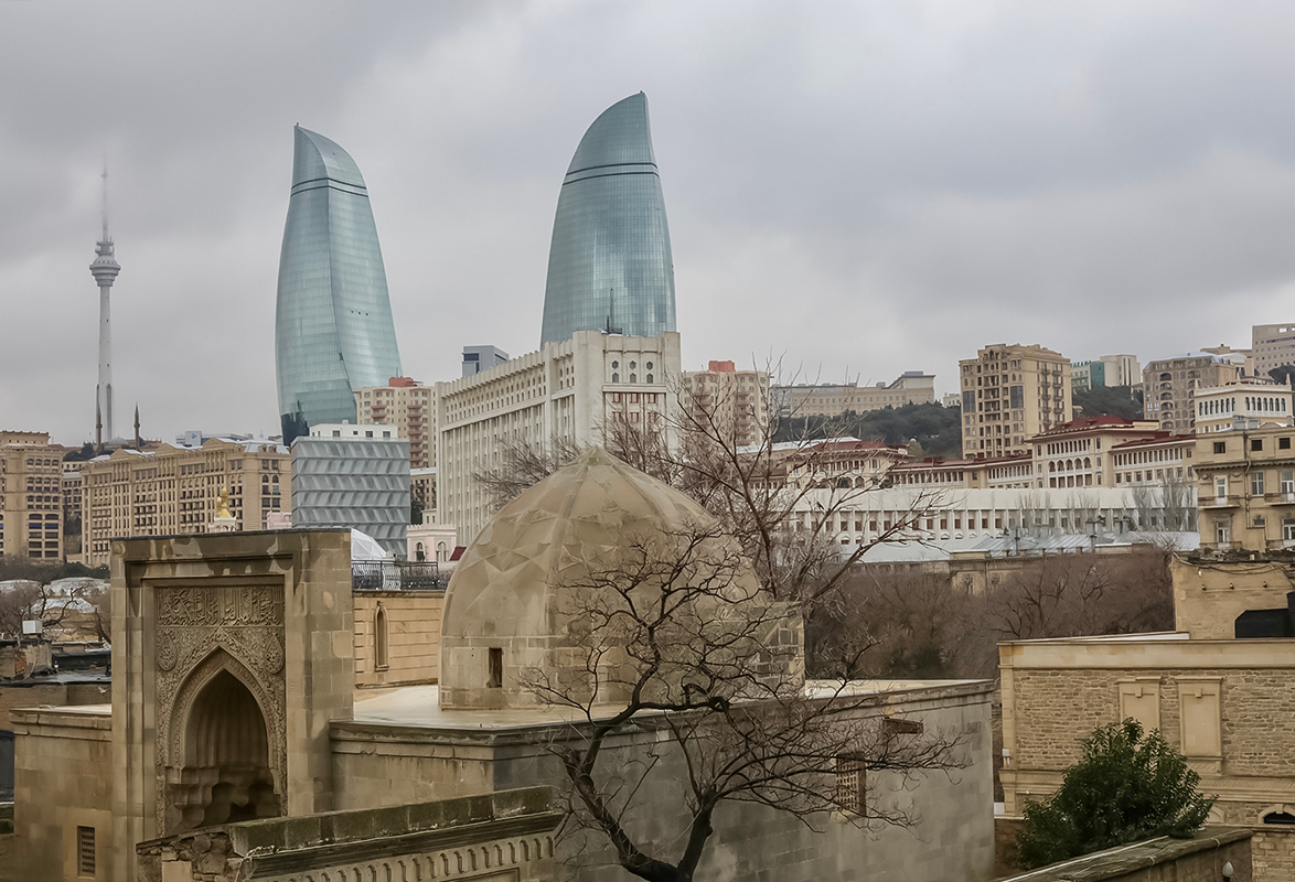 На фоне истории