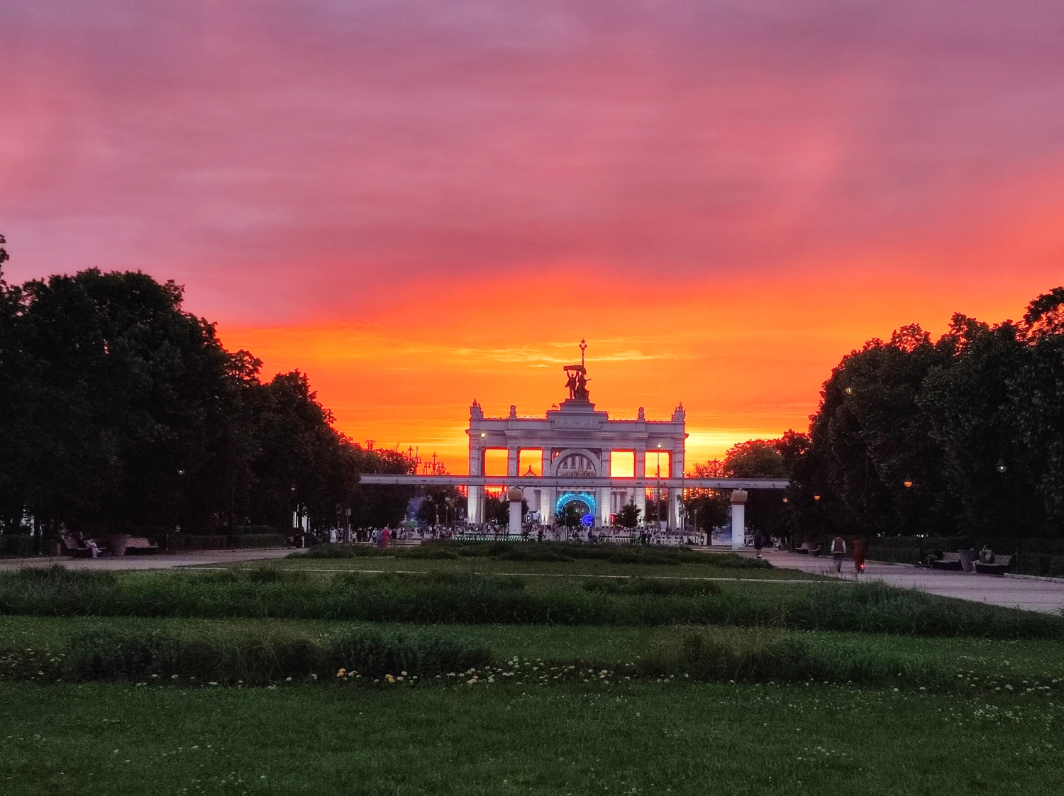 Закат на ВДНХ