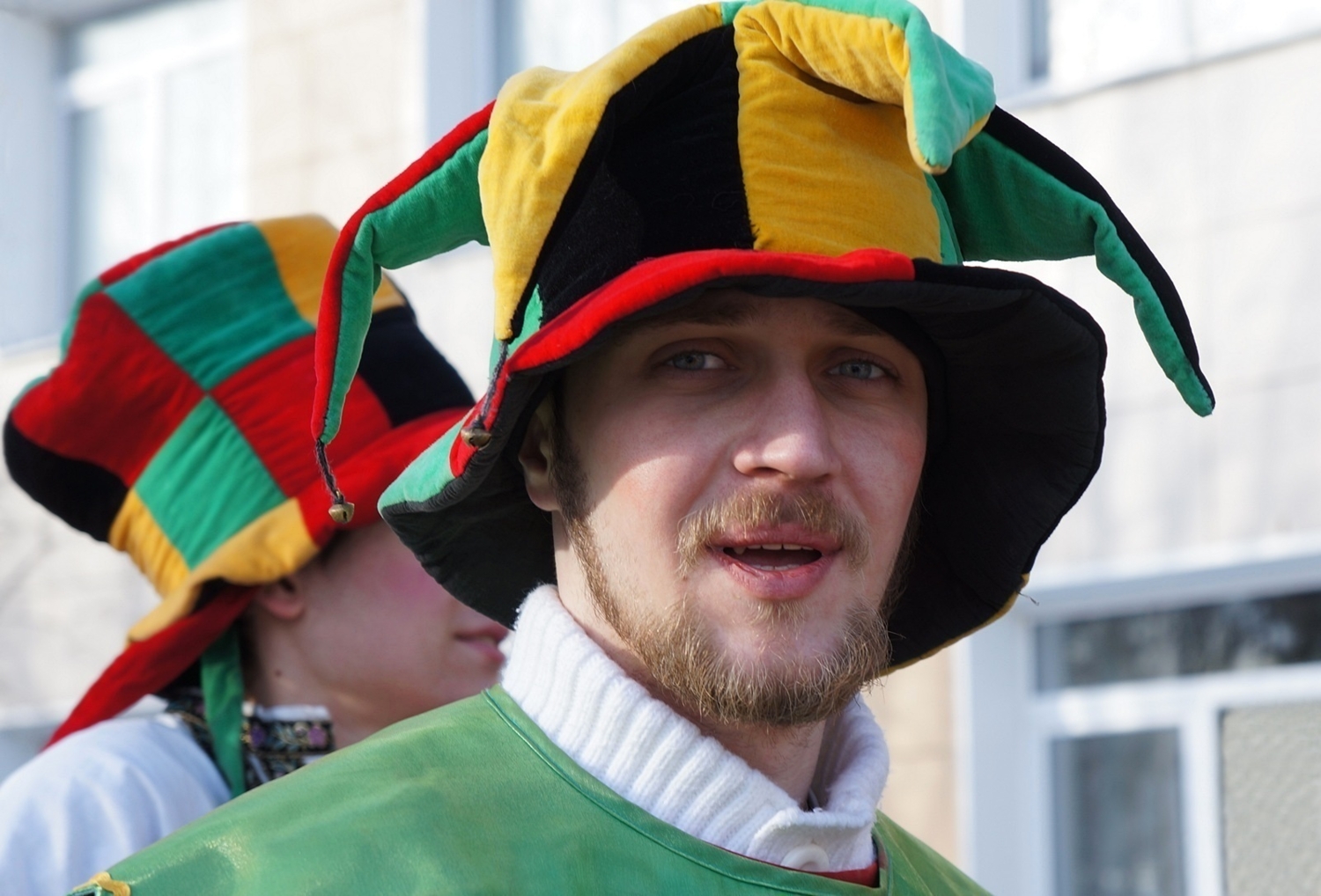 Смотрите и слушайте..