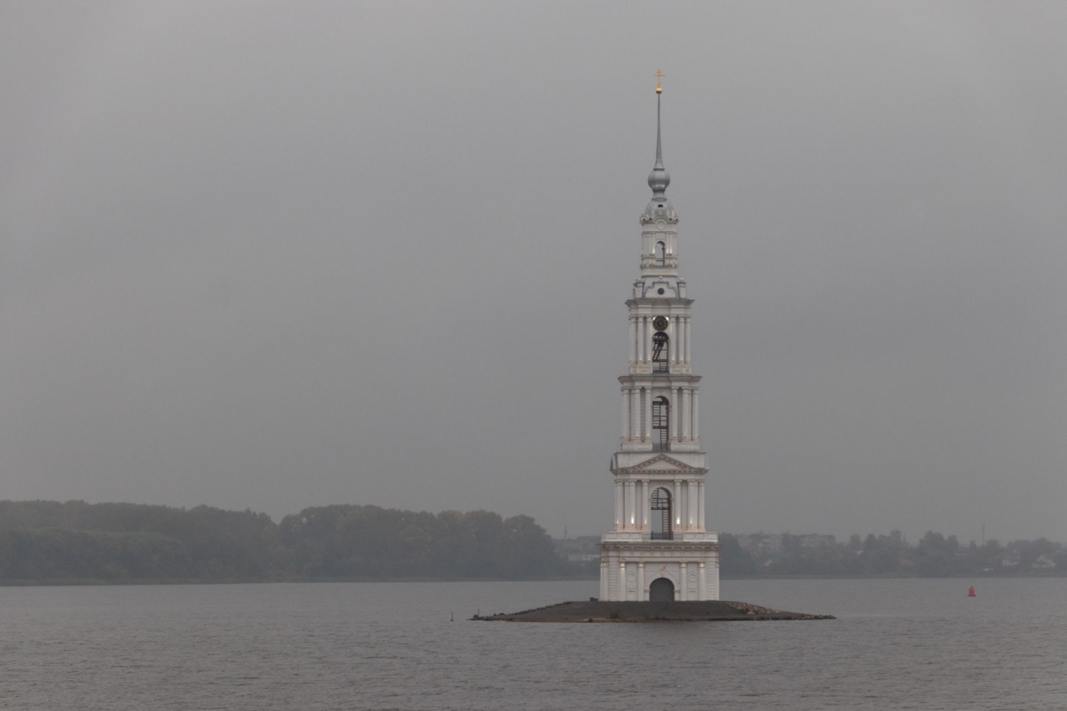 В Калязине моросит