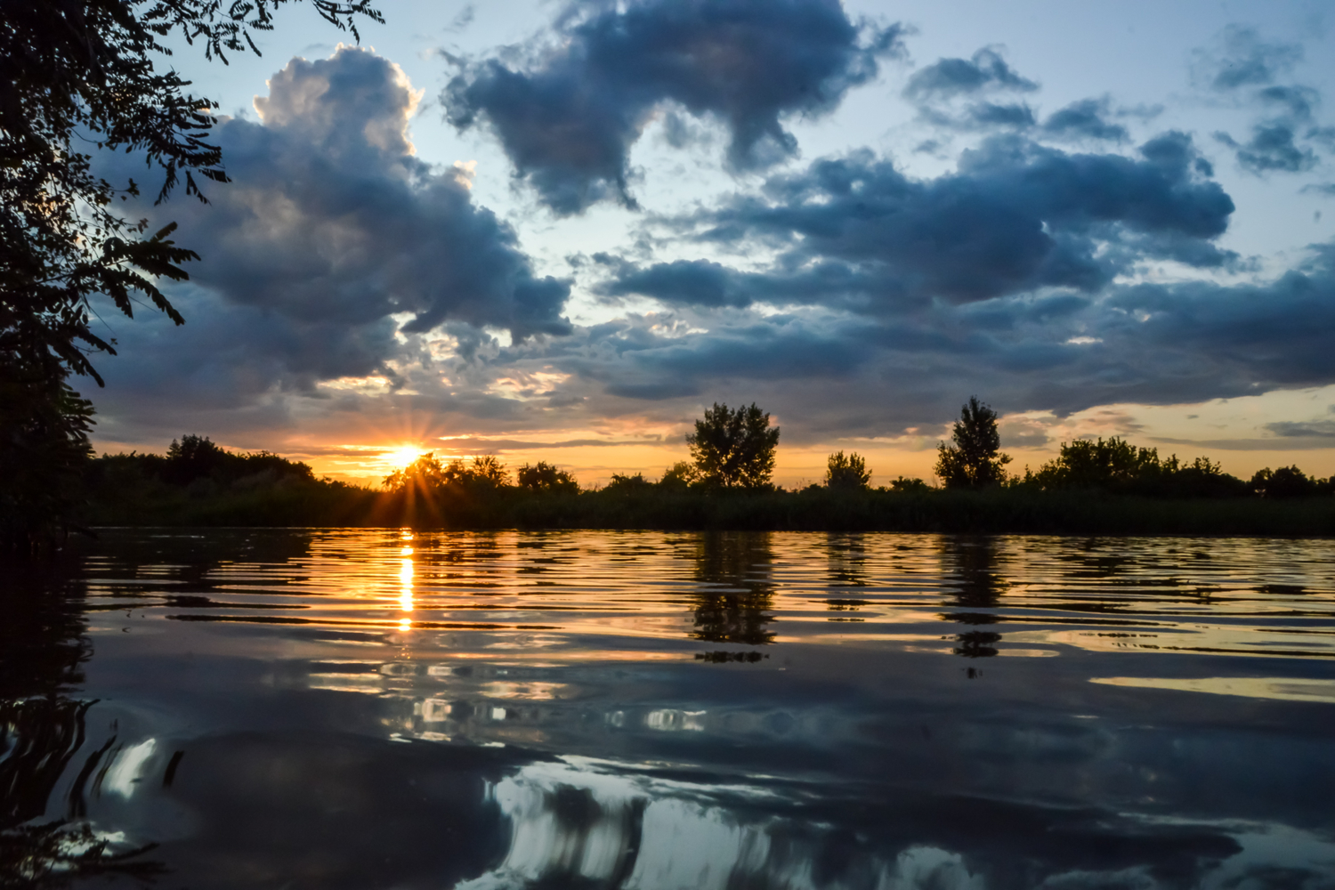 И солнца луч сквозь стаи туч...