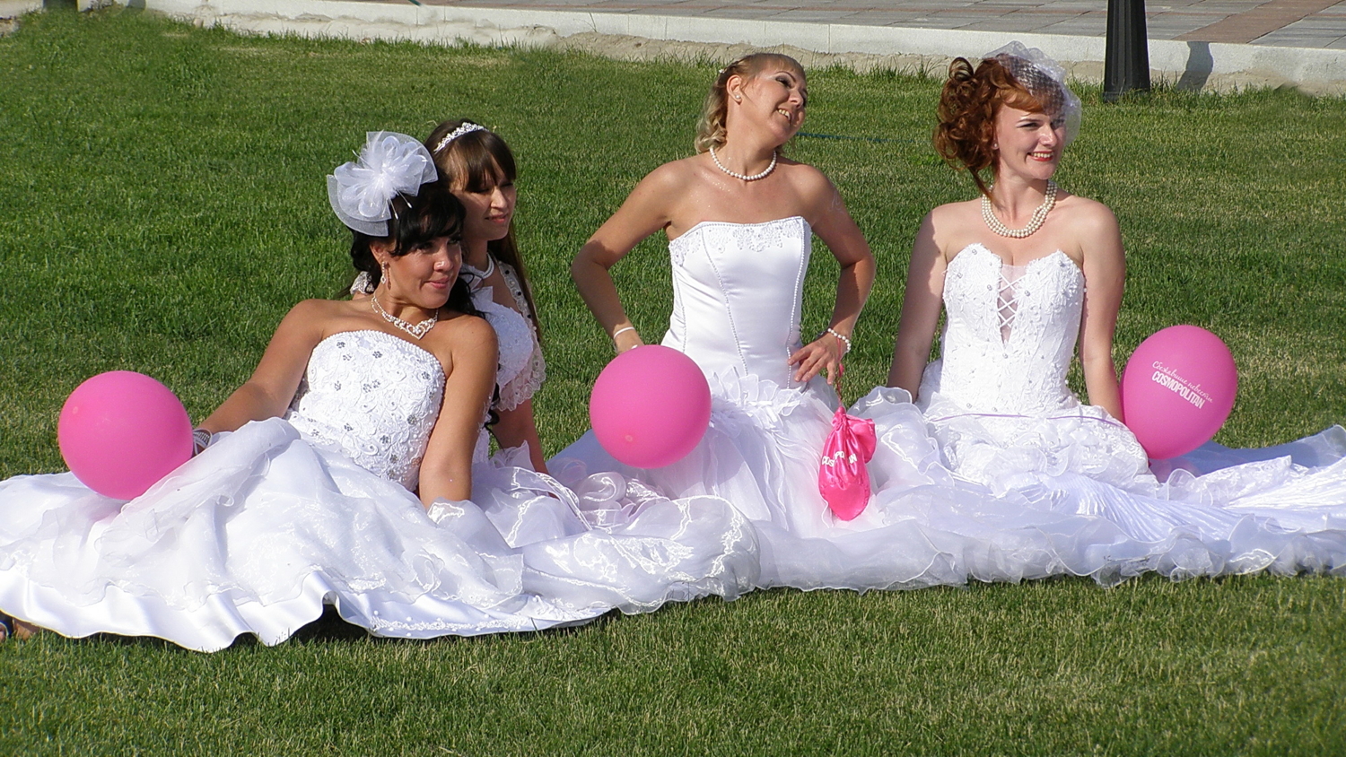 "Вдали, появились женихи..."