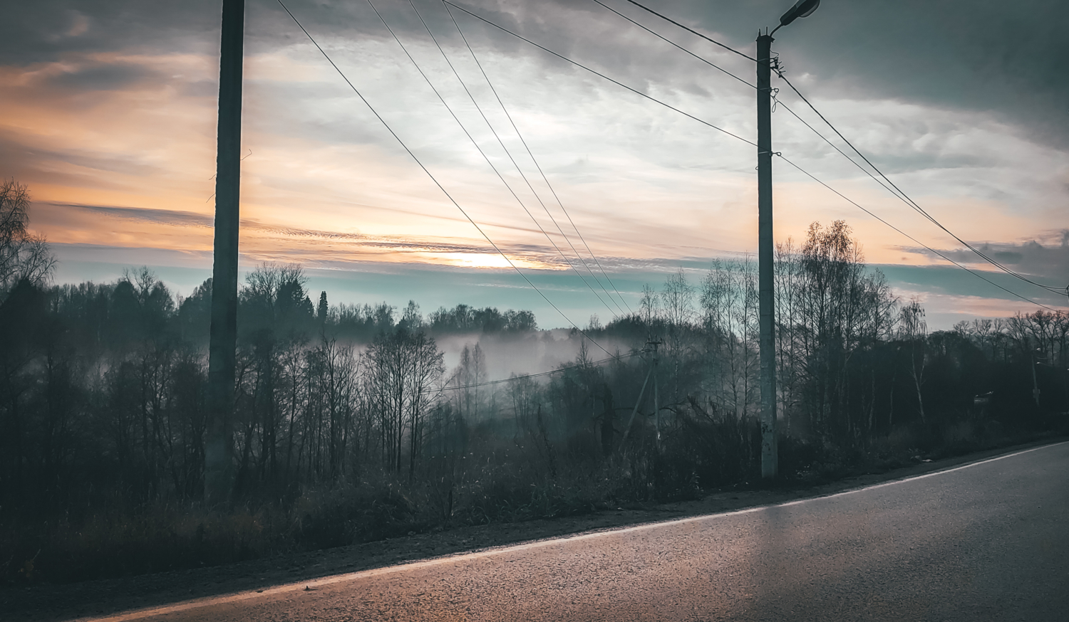 Плывут туманы над рекой...