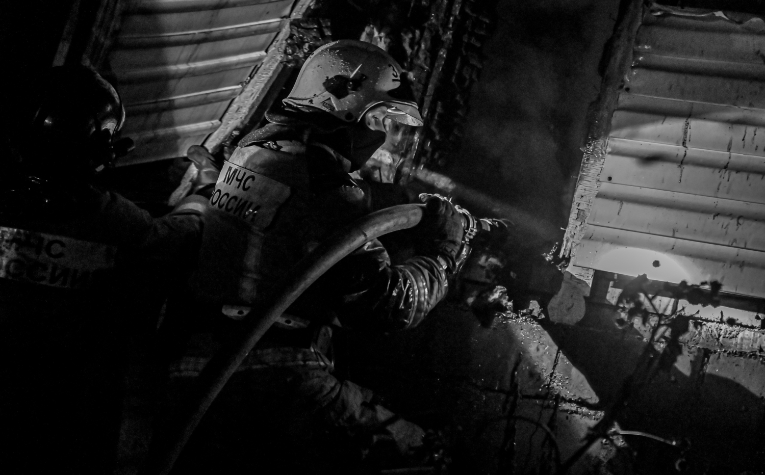 В чёрно-белых тонах...