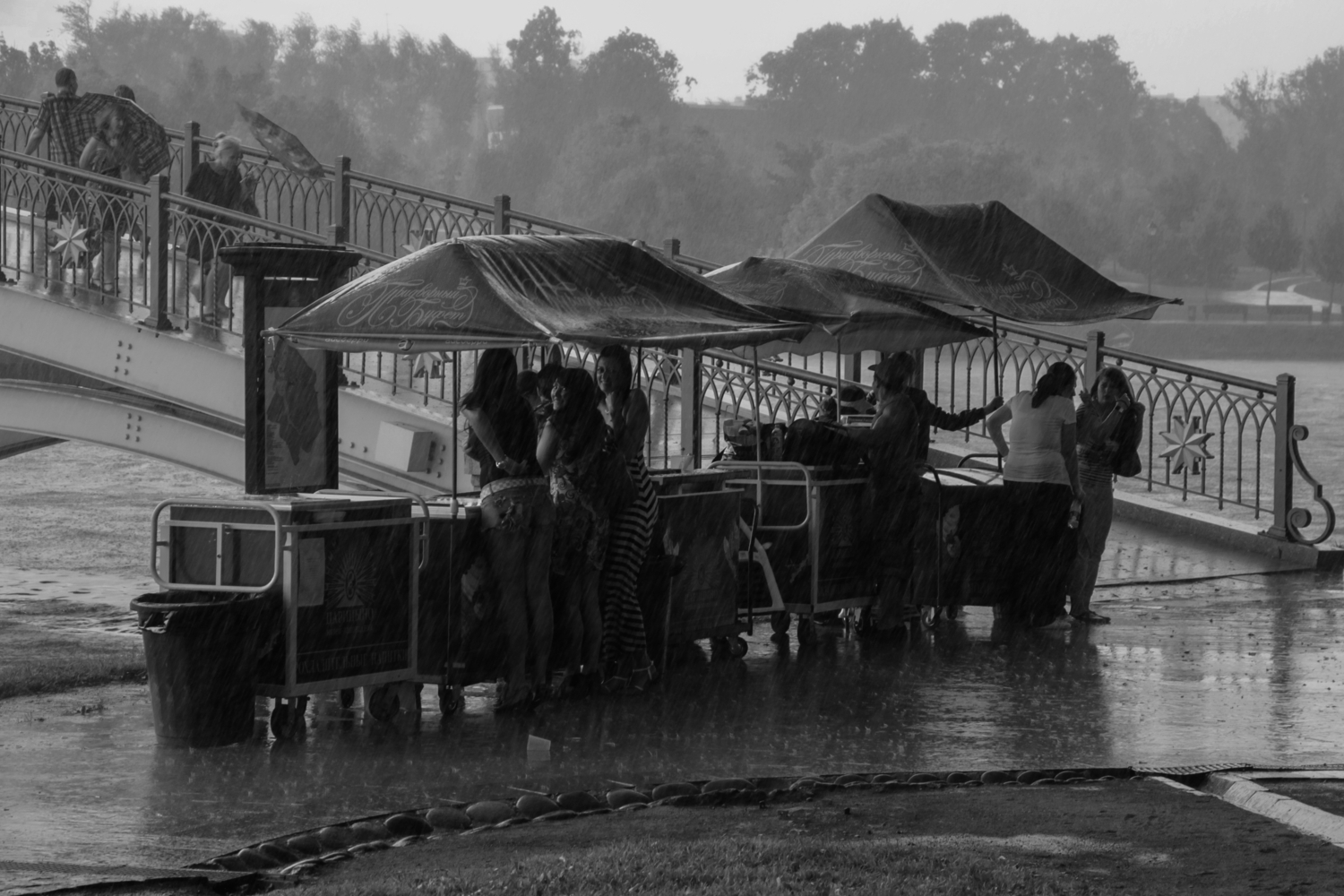 Погода в нас, а дождь ...  он просто идёт.