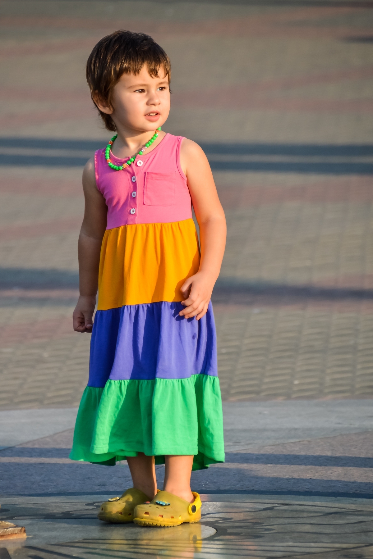 Яркий сарафанчик, на боку карманчик!