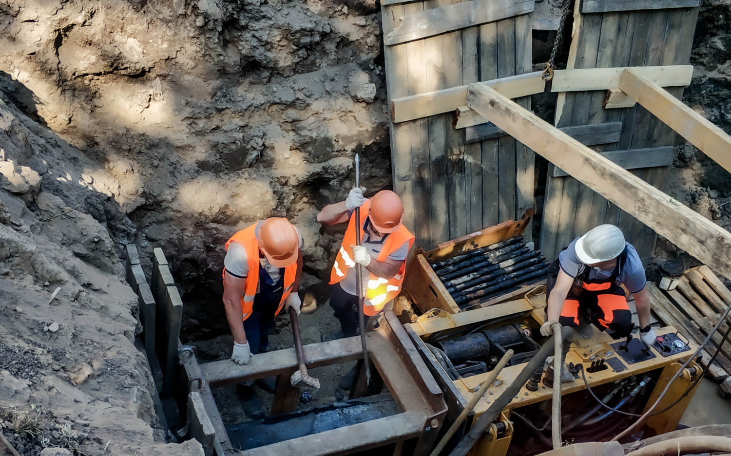 Товарищ Лом,Аргумент Кувалда и рабочие руки.