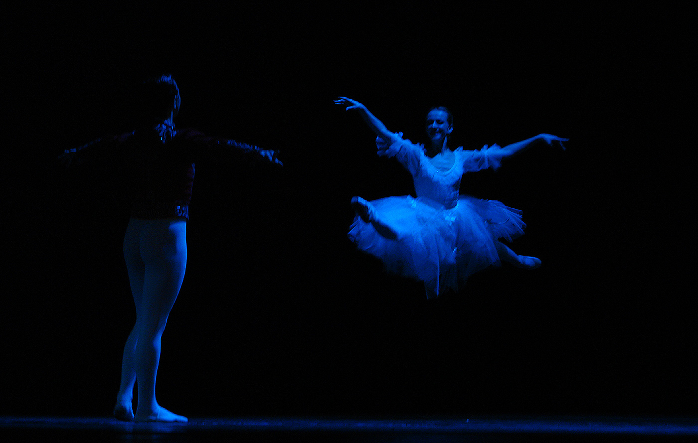 Из мглы явилась ты...