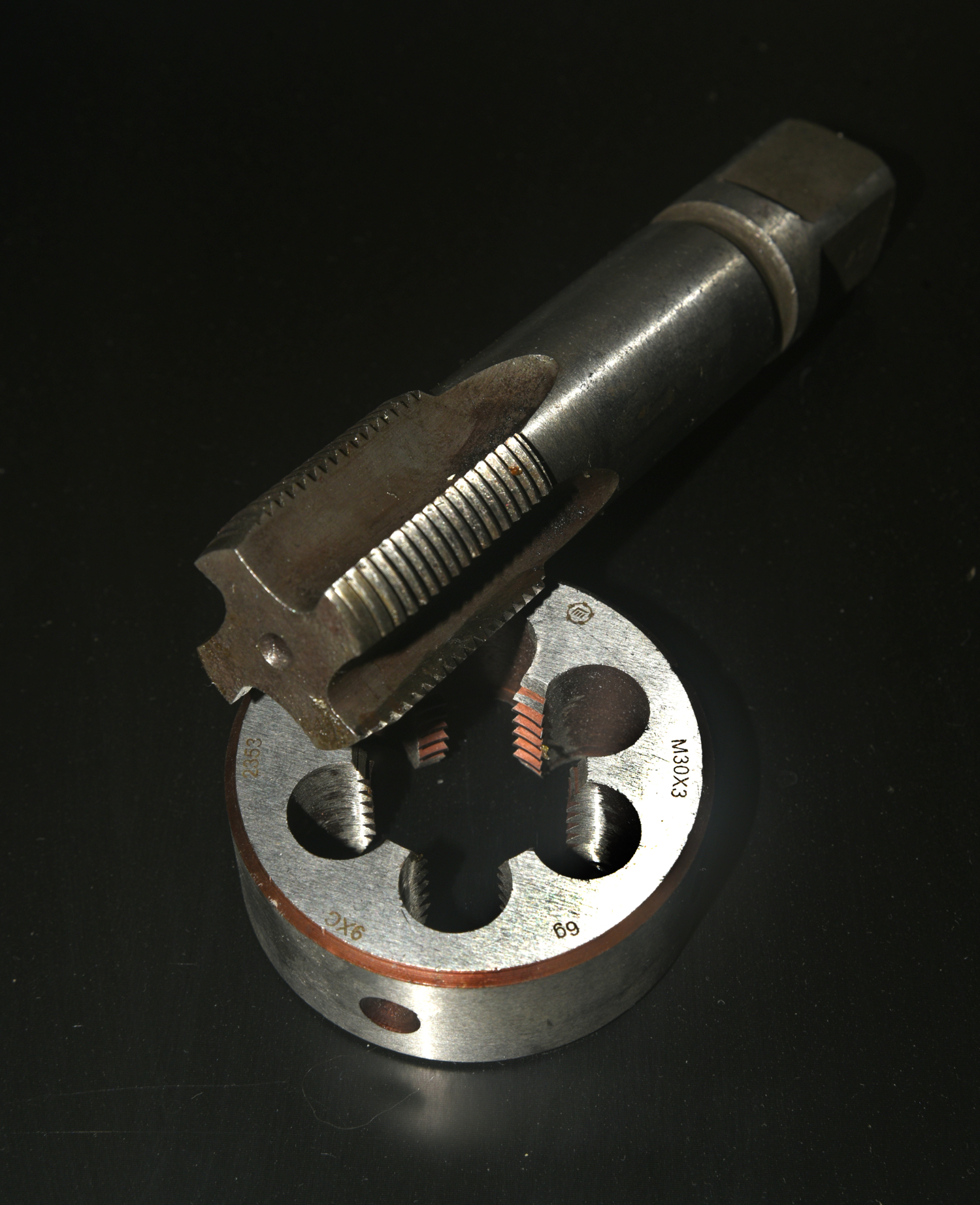 метчик и плашка