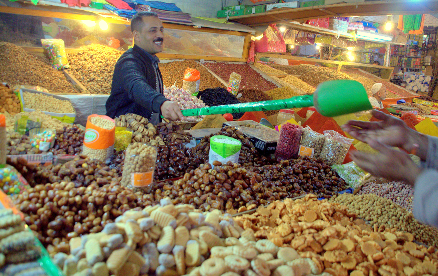 Угощайся, дорогой!